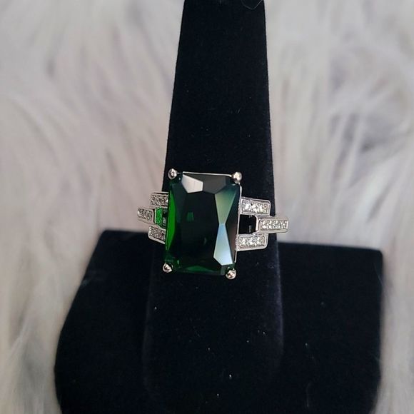 925 Sterling Silver Emerald Ring, US 8 - Picture 1 of 2